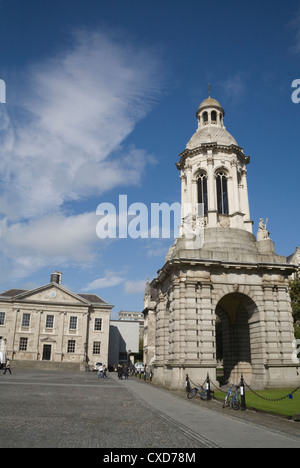 Stadt Dublin Eire EU Das Campanile in Parliament Square des Trinity College wurde im Jahr 1853 Erzbischof von Armagh, Herr Beresford gespendet. Stockfoto