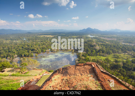 Blick vom Gipfel des Sigiriya, UNESCO-Weltkulturerbe, North Central Province, Sri Lanka, Asien Stockfoto