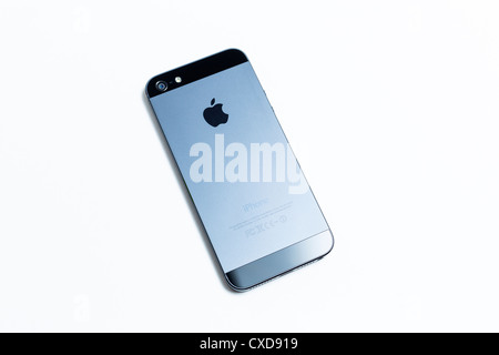 Neue iPhone 5 auf weißem Hintergrund - ausschneiden Stockfoto