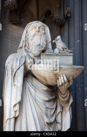 EuropeLimestone Abbildung von Noah mit seiner Arche auf dem Hauptportal, Koelner Dom, Köln Ca Koelner Dom, Kölner Dom, Deutschland Stockfoto