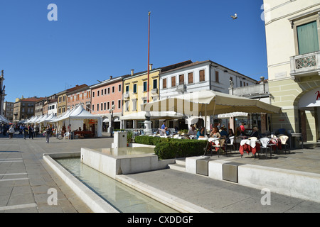 Brunnen auf der Piazza Erminio Ferretto, Mestre, Venedig, Provinz Venedig, Veneto Region, Italien Stockfoto