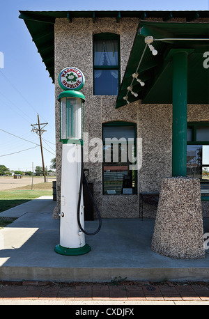 Vintage Retro-Benzin, Zapfsäule, Route 66, Vega, Texas Stockfoto