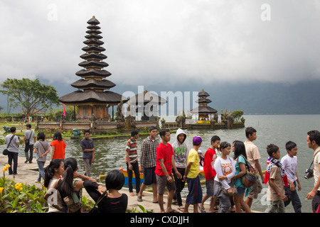 Pura Ulun Danu Bratan (hinduistisch-buddhistischen Tempel) - Candi Kuning - Bali - Indonesien Stockfoto