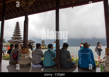 Pura Ulun Danu Bratan (hinduistisch-buddhistischen Tempel) - Candi Kuning - Bali - Indonesien Stockfoto