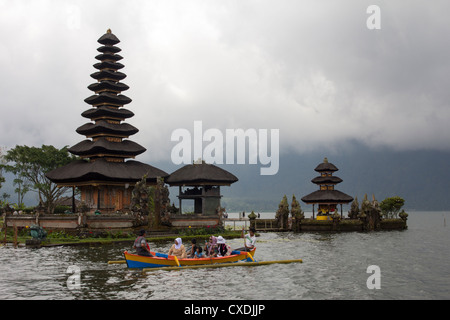 Pura Ulun Danu Bratan (hinduistisch-buddhistischen Tempel) - Candi Kuning - Bali - Indonesien Stockfoto