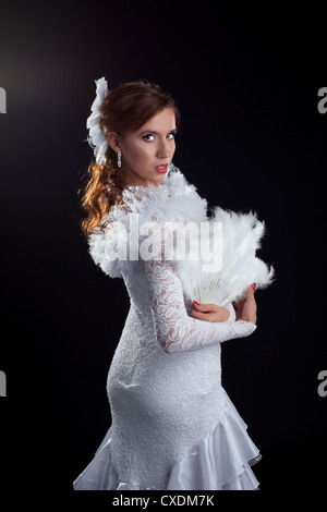 Frau in weißem Kleid Flamenco durchführen Stockfoto