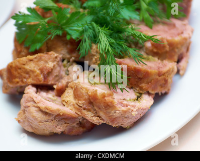 Geröstete, gebratene Fleisch Roll und die Scheiben Stockfoto