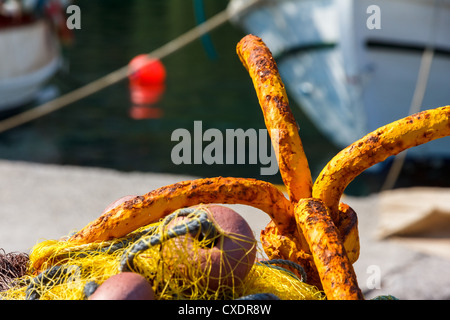 Hölzerne Angelboot/Fischerboot in das Meer Nahaufnahme in Griechenland Stockfoto