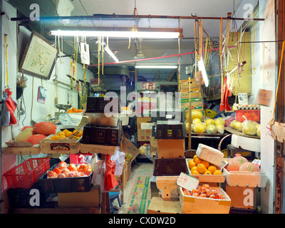 Eine kleine lokale produzieren in Macau Shop Verkauf von frischen Früchten Stockfoto