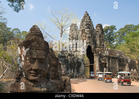 Südtor, Angkor Thom, Angkor archäologischer Park, UNESCO-Weltkulturerbe, Siem Reap, Kambodscha, Indochina, Südost-Asien Stockfoto