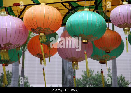 Es ist ein Foto von einige chinesische Laterne für die Dekoration auf der Straße während des Mid-Autumn-Festivals in Hong Kong, China. Bunte Stockfoto