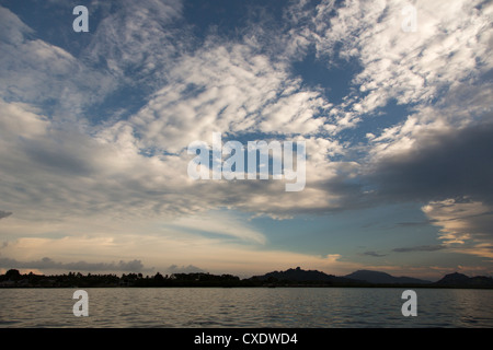 Seenlandschaft rund um die Semporna Inselgruppe auf dem Weg nach Sipadan Island im Süden Sabah, Borneo, Malaysia Stockfoto