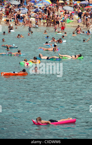 Cala D'Or, Menschen am Strand Stockfoto