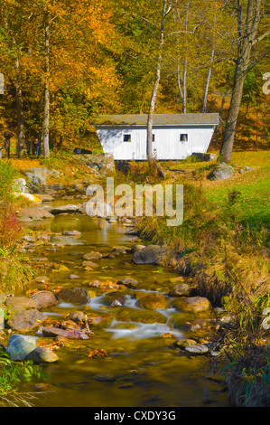 Überdachte Brücke in der Nähe von Kent Falls, Connecticut, New England, Vereinigte Staaten von Amerika, Nordamerika Stockfoto