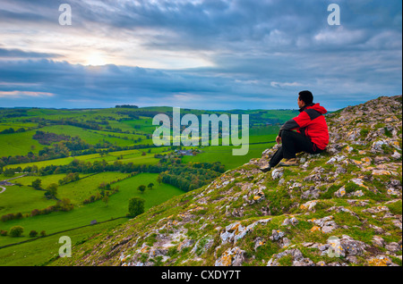 Krümmer Flusstal in der Nähe von Ilam von Thorpe Cloud, Peak District National Park, Derbyshire, England, UK Stockfoto