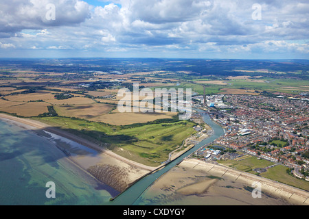 Luftaufnahme der Fluss Arun in Littlehampton, West Sussex, England, Vereinigtes Königreich, Europa Stockfoto