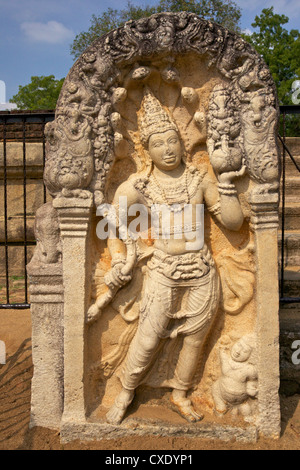 Bewachen Sie, Stein zeigt Nagaraja, oder King Cobra, Ratnaprasada, UNESCO-Weltkulturerbe, Anuradhapura, Sri Lanka, Asien Stockfoto