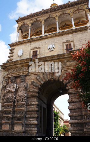 Außenansicht von der Porta Nuova in Palermo, Sizilien Stockfoto