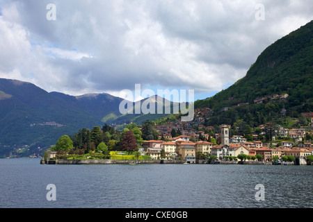 Ansicht von Torno in Frühlingssonne, Comer See, Lombardei, italienische Seen, Italien, Europa Stockfoto