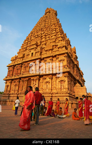 Indische Pilger, Bridhadishwara Tempel, UNESCO-Weltkulturerbe, Thanjavur (Tanjore), Tamil Nadu, Indien, Asien Stockfoto