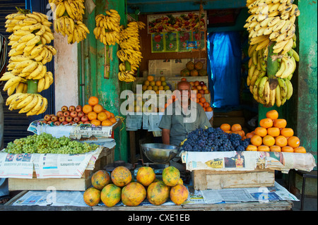 Obst-Stall, Channapatna Dorf, Mysore, Karnataka, Indien, Asien Stockfoto