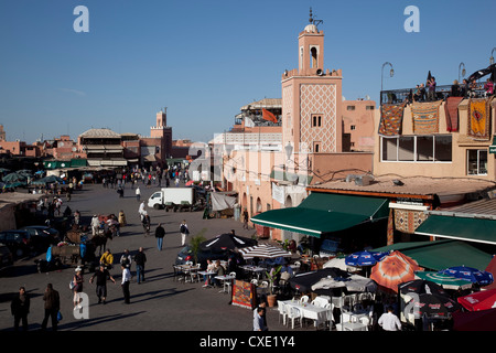 Blick über Markt, Platz Djemaa El Fna, Marrakesch, Marokko, Nordafrika, Afrika Stockfoto