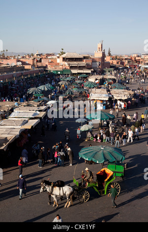 Blick über Markt, Platz Djemaa El Fna, Marrakesch, Marokko, Nordafrika, Afrika Stockfoto