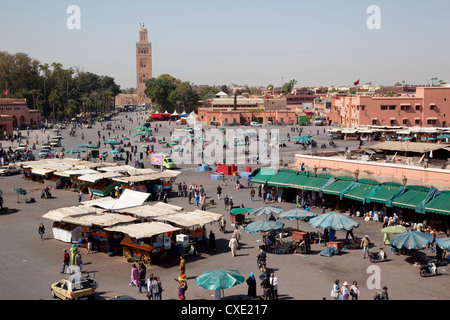 Blick auf Marktplatz, Place Djemaa El Fna, Marrakesch, Marokko, Nordafrika, Afrika Stockfoto