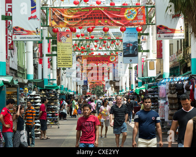 Shopper am Petaling Street Market, Chinatown, Kuala Lumpur, Malaysia Stockfoto