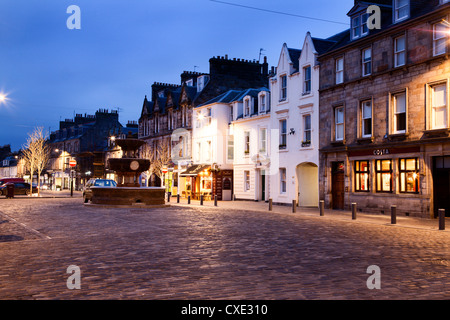 Market Street bei Dämmerung, St Andrews, Fife, Schottland Stockfoto