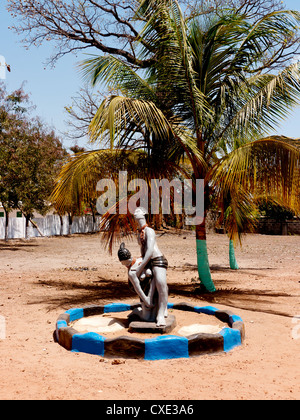 Skulptur zum Gedenken an die Befreiung aus der Sklaverei auf der Insel Museum von Albreda, Gambia Stockfoto