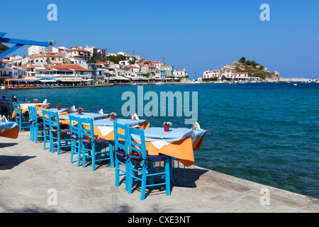 Restaurants am Hafen, Kokkari, Samos, Ägäische Inseln, Griechenland Stockfoto