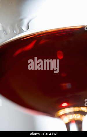 Glas Rotwein, Nahaufnahme Stockfoto