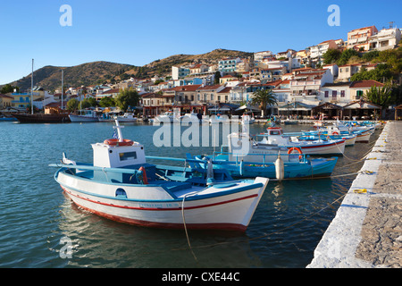 Blick auf den Hafen, Pythagorion, Samos, Ägäische Inseln, Griechenland Stockfoto