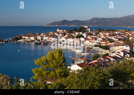 Blick auf den Hafen, Pythagorion, Samos, Ägäische Inseln, Griechenland Stockfoto