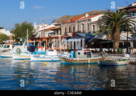 Blick auf den Hafen, Pythagorion, Samos, Ägäische Inseln, Griechenland Stockfoto