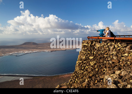 Blick auf Isla Graciosa, Mirador Del Rio, Lanzarote, Kanarische Inseln, Spanien Stockfoto