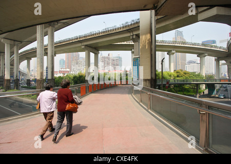 Shanghai, ein Gewirr von Straßen-Kreuzung Stockfoto