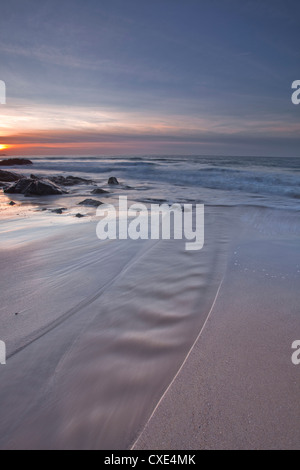 Ein schöner Sandstrand in der Nähe von Cap Frehel, Côte Emeraude (Smaragdküste), Bretagne, Frankreich Stockfoto