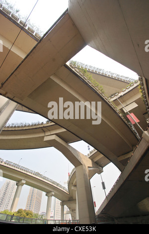 Shanghai, ein Gewirr von Straßen-Kreuzung Stockfoto