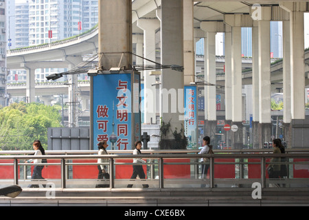 Shanghai, ein Gewirr von Straßen-Kreuzung Stockfoto
