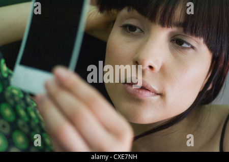 Frau Foto leider betrachten Stockfoto