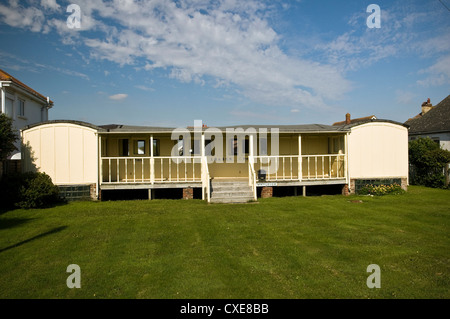 Haus erstellt von alten Eisenbahnwaggons in East Wittering, West Sussex, UK Stockfoto