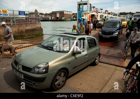 Kettenglied Fähre verbindet Ost nach West Cowes. Englischen Hafenstadt auf der Isle Of Wight. Stockfoto