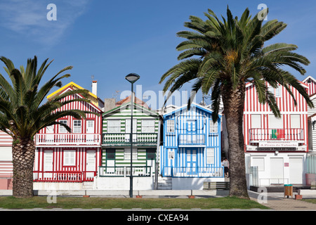 Traditionelle gestreift gestrichenen Häuser in Costa Nova, Costa de Prata, Beira Litoral, Portugal Stockfoto