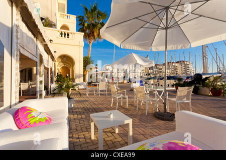 Bar am Queensway Quay Marina, Gibraltar, Mittelmeer, Europa Stockfoto