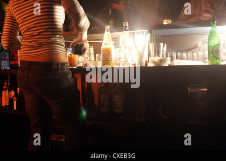 Rüsselsheim, hinter der Theke in einer disco Stockfoto