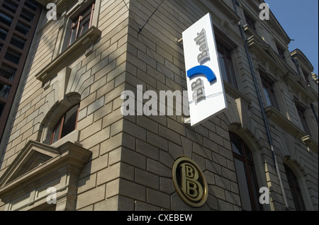 Karlsruhe - Bankgebaeude der BB-Bank mit Unternehmen unterzeichnen auf der Fassade Stockfoto