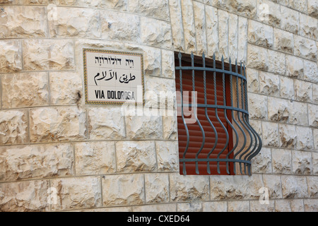 Vergittertes Fenster an der Via Dolorosa Stockfoto