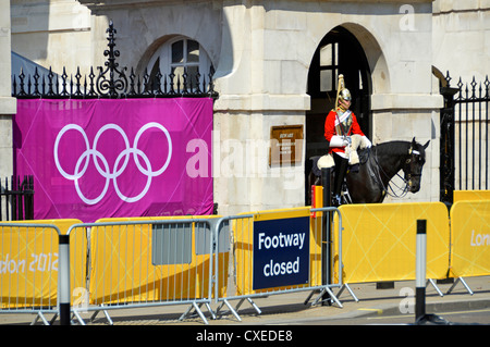 Eingang der Whitehall, Horse Guards geschlossen zur Öffentlichkeit während der Olympischen Spiele 2012 in London-volleyball Stockfoto